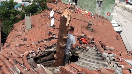 Fırtınadan minaresi yıkılan cami ibadete kapatıldı