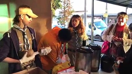 O que você faz para ajudar o próximo? Grupo escoteiro dá lição em ato de empatia e solidariedade