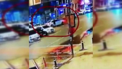 Bayrampaşa'da ATM'den para çeken Libyalının gasp edildiği anlar kamerada