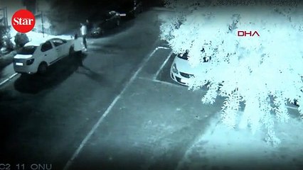 Gürültü yapan gençleri bıçakla kovaladı