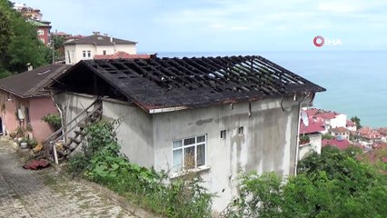 Yıldırım binaya böyle isabet etti