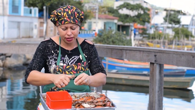 Desfiadeiras de Siri na Ilha das Caieiras