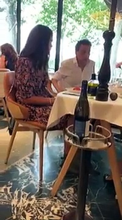 Elisa Tovati pète un plomb dans un restaurant du 8ème (Paris)