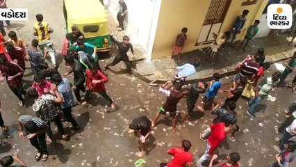 ફુગ્ગા અગિયારસે એકબીજાને ફુગ્ગા મારતી વખતે એક જ કોમના બે જૂથ વચ્ચે પથ્થરમારો