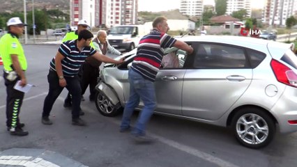 İşçi servisi kaza yaptı: 10 yaralı