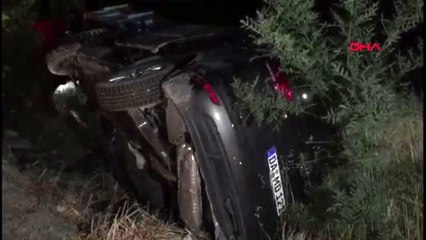 Otomobil, buğday yüklü traktöre çarptı: 4 yaralı