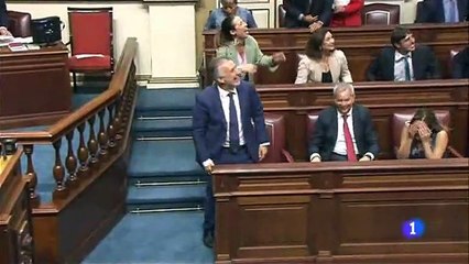 El momento más emotivo de la investidura de Ángel Víctor Torres