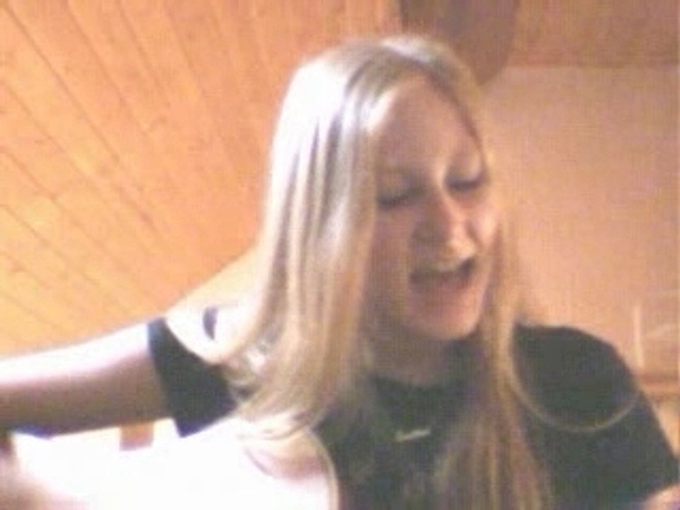 Meuline - Behind These Hazel Eyes (Kelly Clarkson cover)