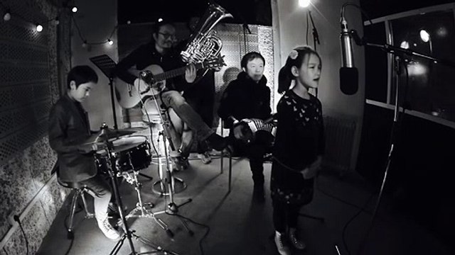 My baby just cares for. Isaac et Nora