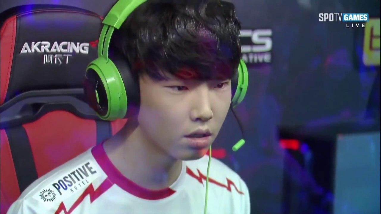Chovy Highlights - The 17 Years Old KDA Monster
