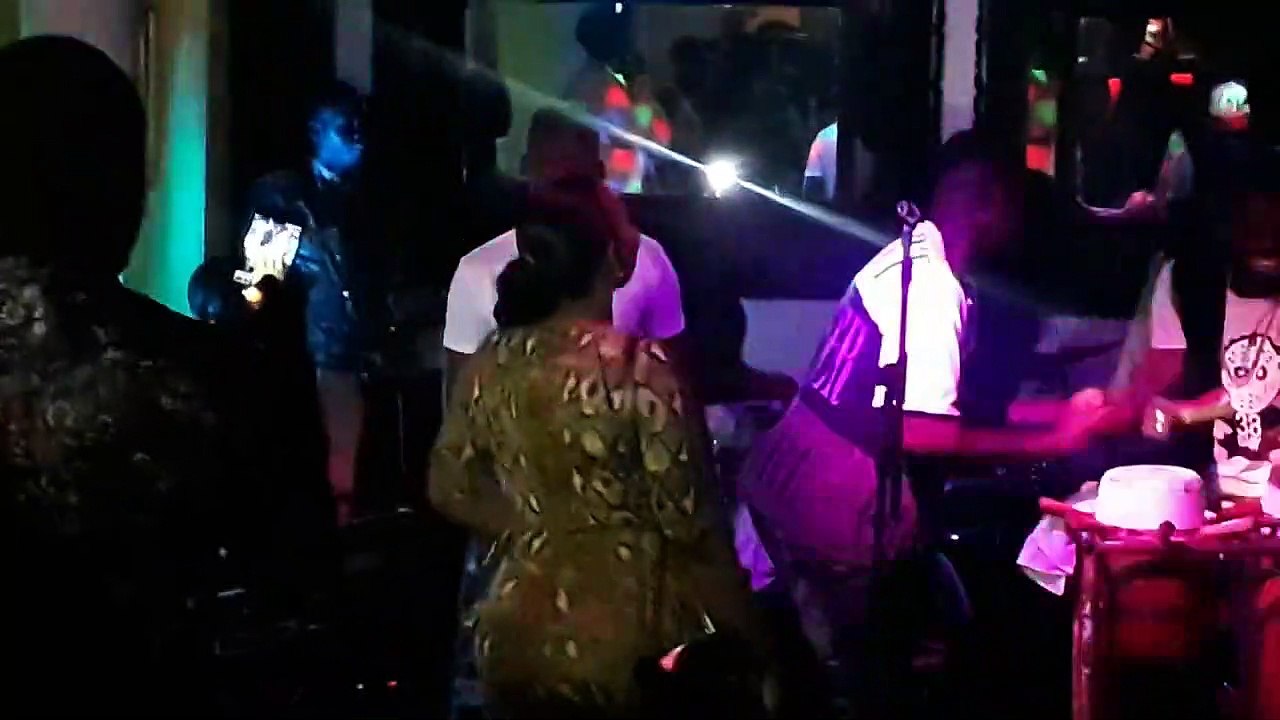 cette fille explose  la soirée de  Momo Dieng au Nirvana (1)