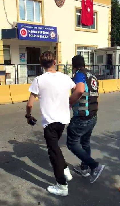(Özel) İstanbul'da diziyle otomobil kullanan maganda yakalandı