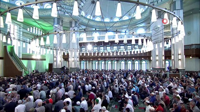 Cumhurbaşkanı Erdoğan, şehitler için Kur’an-ı Kerim okudu