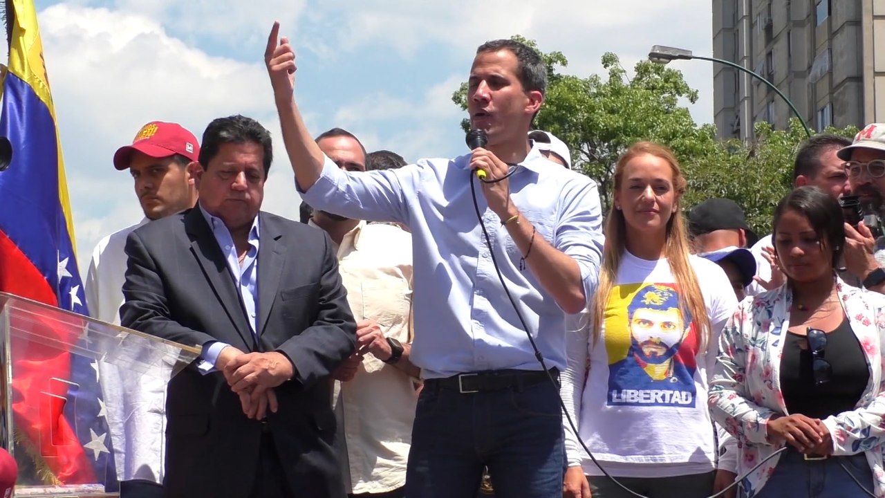 Guaidó denuncia la detención de dos miembros de su equipo en Caracas