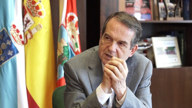 Caballero invita a Podemos a no menospreciar puestos intermedios