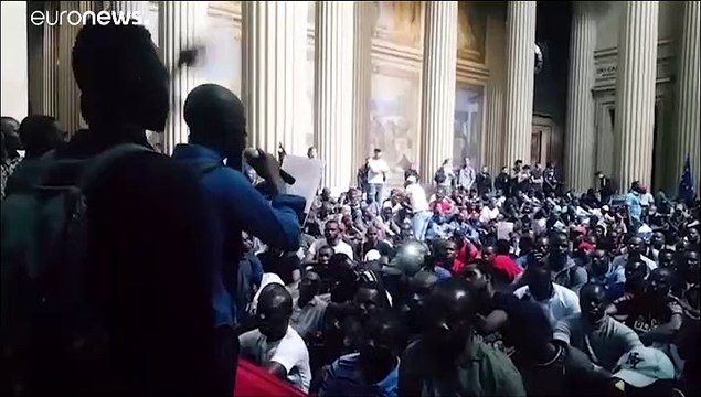 Los chalecos negros piden papeles para los inmigrantes