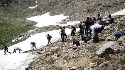 Temmuzda hem karda hem karada kayak yaptılar (1)