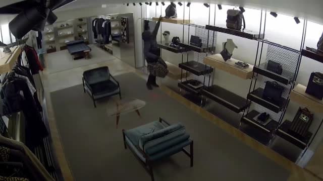 Detienen a dos miembros de una banda que robaba mediante alunizajes