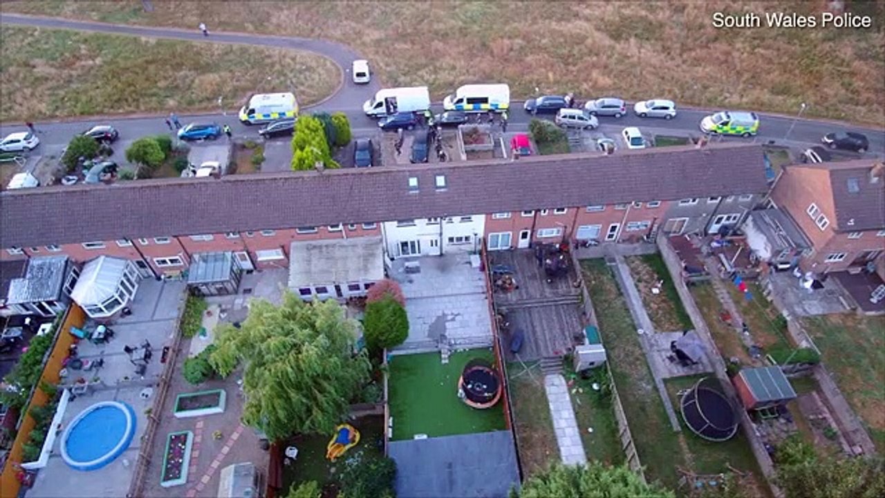 Drug gang member flees as Cardiff police raid drug kingpin's home