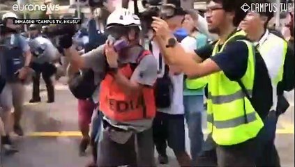 Hong Kong, in piazza contro i commercianti cinesi