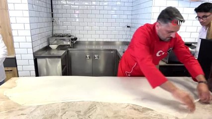 Türkiye'ye S 400'leri gönderen Putin'e kol böreği