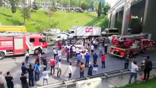 Esenyurt Doğan Araslı Bulvarı'nda köprü üzerine çıkan bir şahıs, intihara teşebbüs ediyor. Olay yerine gelen polis ve itfaiye ekipleri çevrede geniş güvenlik önlemleri aldı. Haramidere Tem Bağlantı yolu Beylikdüzü istikametinde kapatılırke