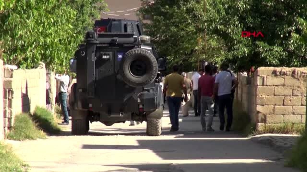 Madde bağımlısı gencin rehin aldığı annesi ve 3 kardeşi kurtarıldı