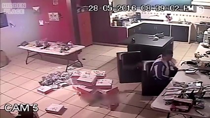 Paranormal Activity Caught On Camera - 10 Scary Poltergeist