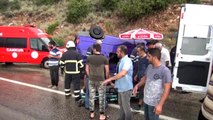 Kozan'da minibüs devrildi: 6 yaralı
