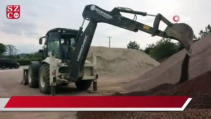 Kepçe operatörü, su kapağı açma akımına katıldı