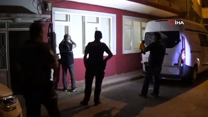 El feneriyle eve giren 2 hırsız suçüstü yakalandı
