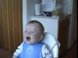 Bébé super mort de rire