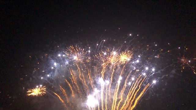 Alençon. Le feu d’artifice a illuminé la place Foch