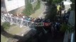 Report TV - Qytetarët në Fushë Krujë, 15 minuta mbi urë për të kaluar lumin