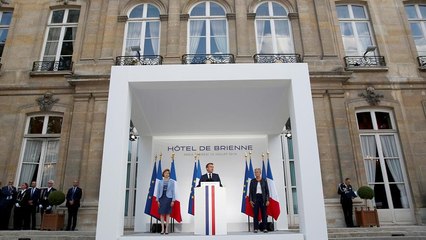 "Neuer Bereich der Konfrontation": Präsident Macron will ins All