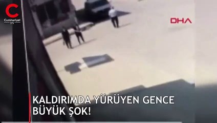 Kaldırımda yürüyen gence büyük şok!