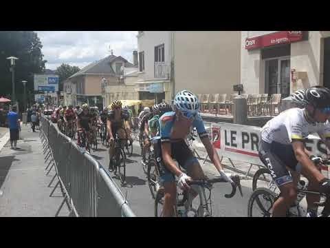 Ain Bugey Valromey Tour - Et. 4 : Le passage du peloton à Hauteville.