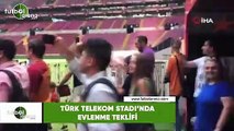 Türk Telekom Stadı'nda evlenme teklifi