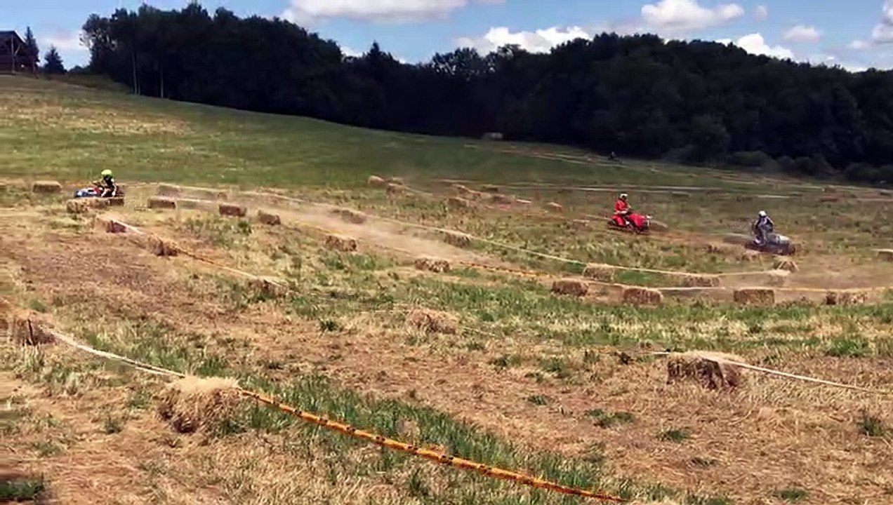 Dans les lignes droites, certains montent à 50 km/h