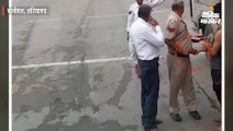 रिश्वत लेते तीन पुलिसवालों का वीडियो वायरल