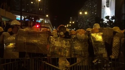 Hong Kong: manifestants et police face à face