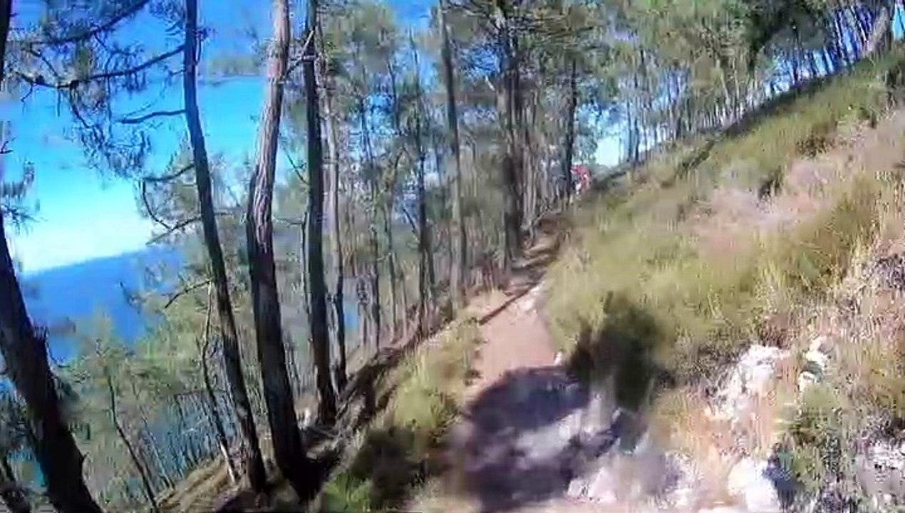 Presqu'île de Crozon, la côte en VTT superbe mais compliquée.