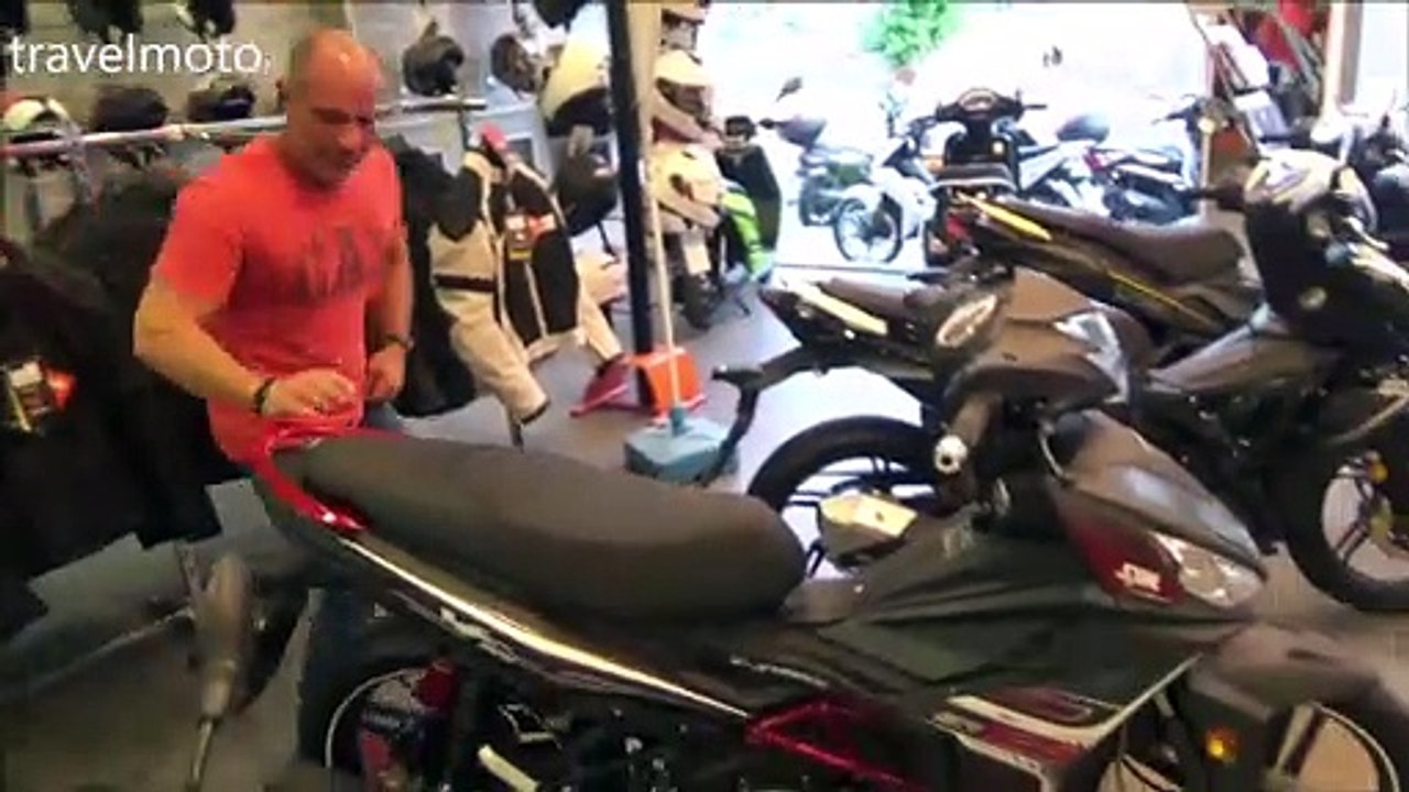 το νέο παπί SYM VF125 δίπλα απο το μεγαλύτερο αδερφό SYM VF185 (διαφορές μεταξύτς)