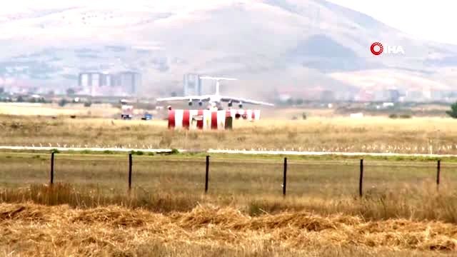 S-400 teslimatı için iniş yapan altıncı uçak geri dönüş için havalandı