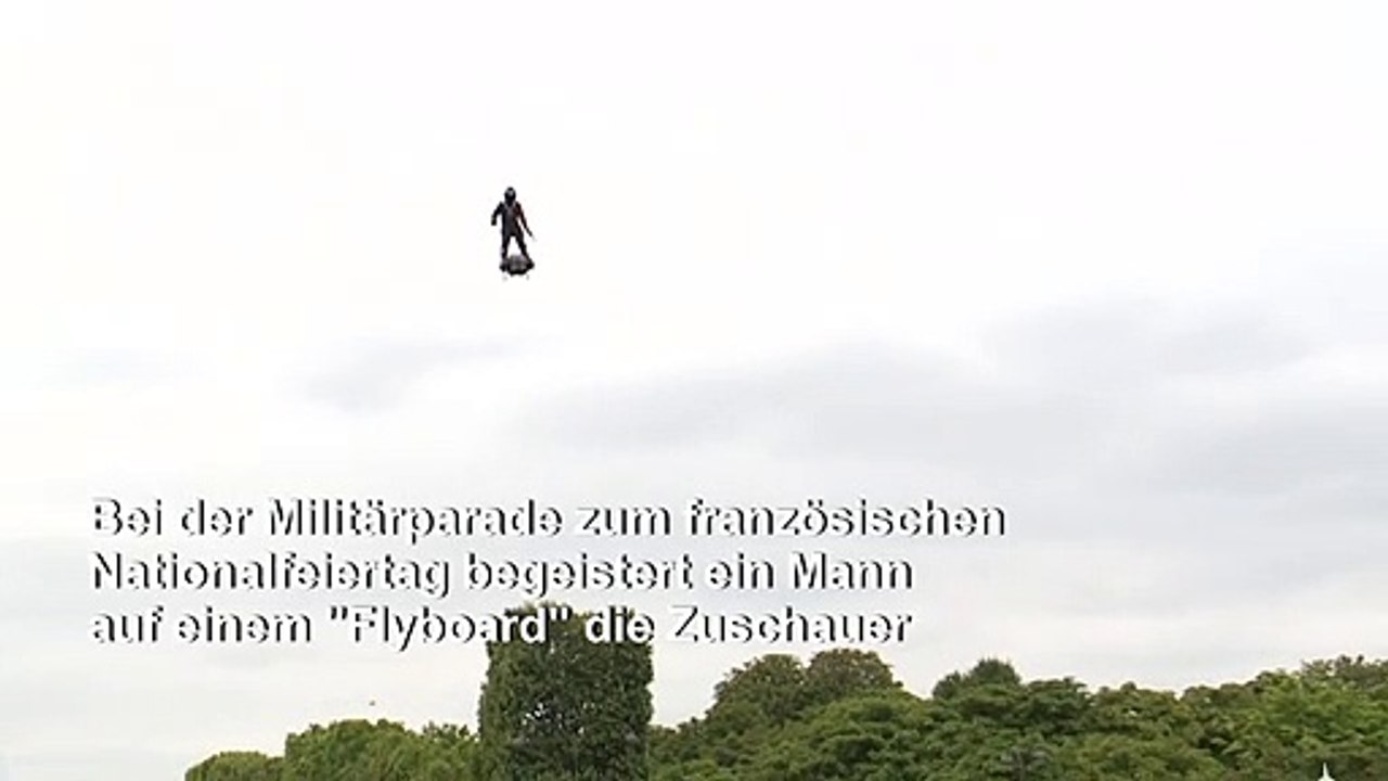 "Fliegender Mann" verblüfft bei Pariser Militärparade