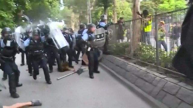 홍콩 시민 11만명 '송환법 반대' 시위...경찰·시위대 충돌 / YTN