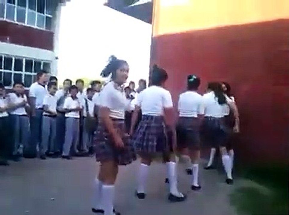 Kızlar uzun eşek oynarsa!!!