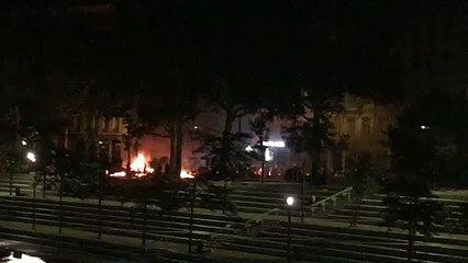 Des voitures en feu quai Augagneur, Lyon 3e