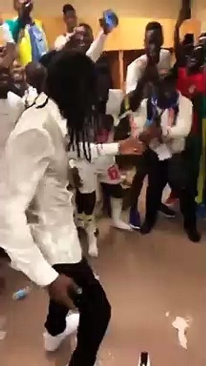 Victoire des lions- Aliou Cissé  invente une nouvelle danse aux lions