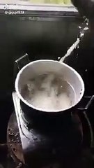 Khi vừa cãi nhau với chồng mà vẫn phải nấu cơm